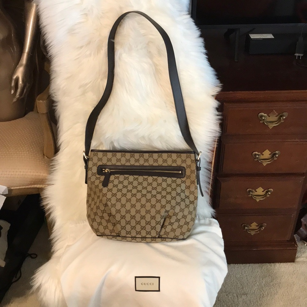 Gucci Xbody Leather Trim/Front ZIP Pkt Made Italy